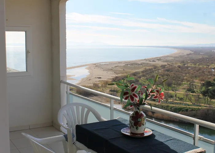 Apartamento De Dos Habitaciones Con Vistas Al Mar